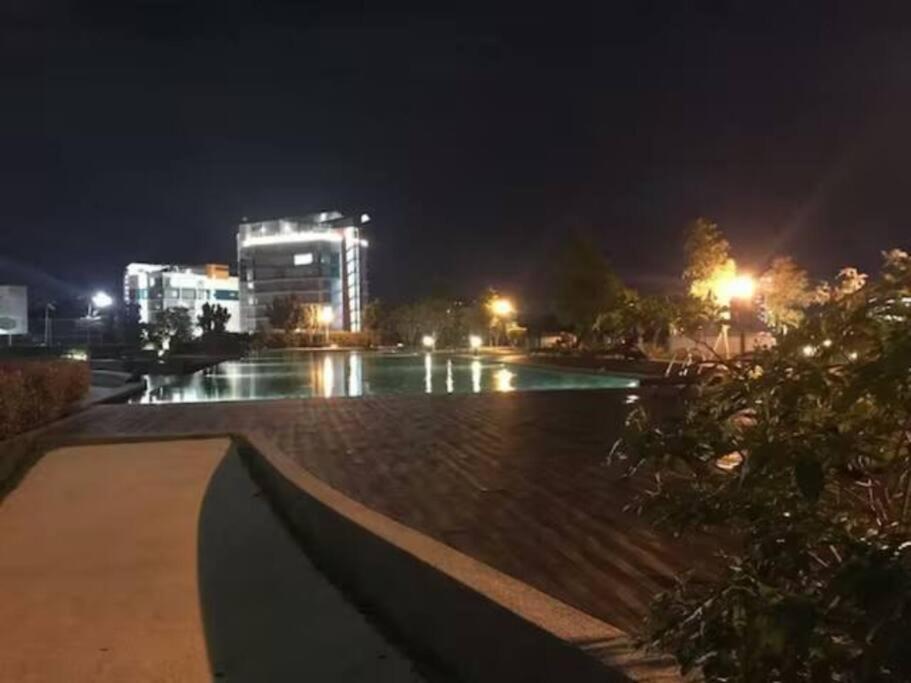 Hb2109-2 Bedroom-wifi-netflix-parking-swimmingpool-cyberjaya, 3076