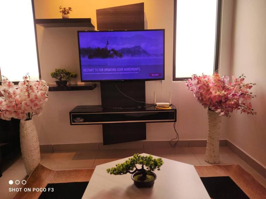 Hb2109-2 Bedroom-wifi-netflix-parking-swimmingpool-cyberjaya, 3076 Apartment