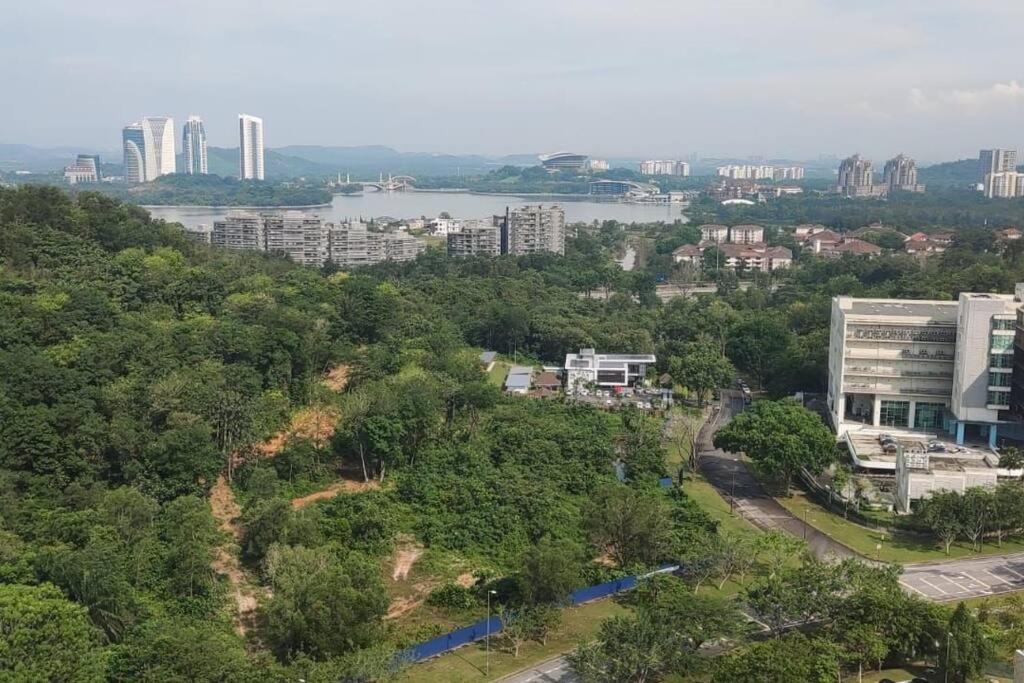 Apartment Hb2109-2 Bedroom-wifi-netflix-parking-swimmingpool-cyberjaya, 3076 *